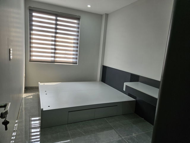 NHÀ MỚI Ô TÔ VÀO NHÀ KINH DOANH Phố Ngọc Lâm-Long Biên  39m2,X 6 tầng, MT 5m, 14 tỷ.