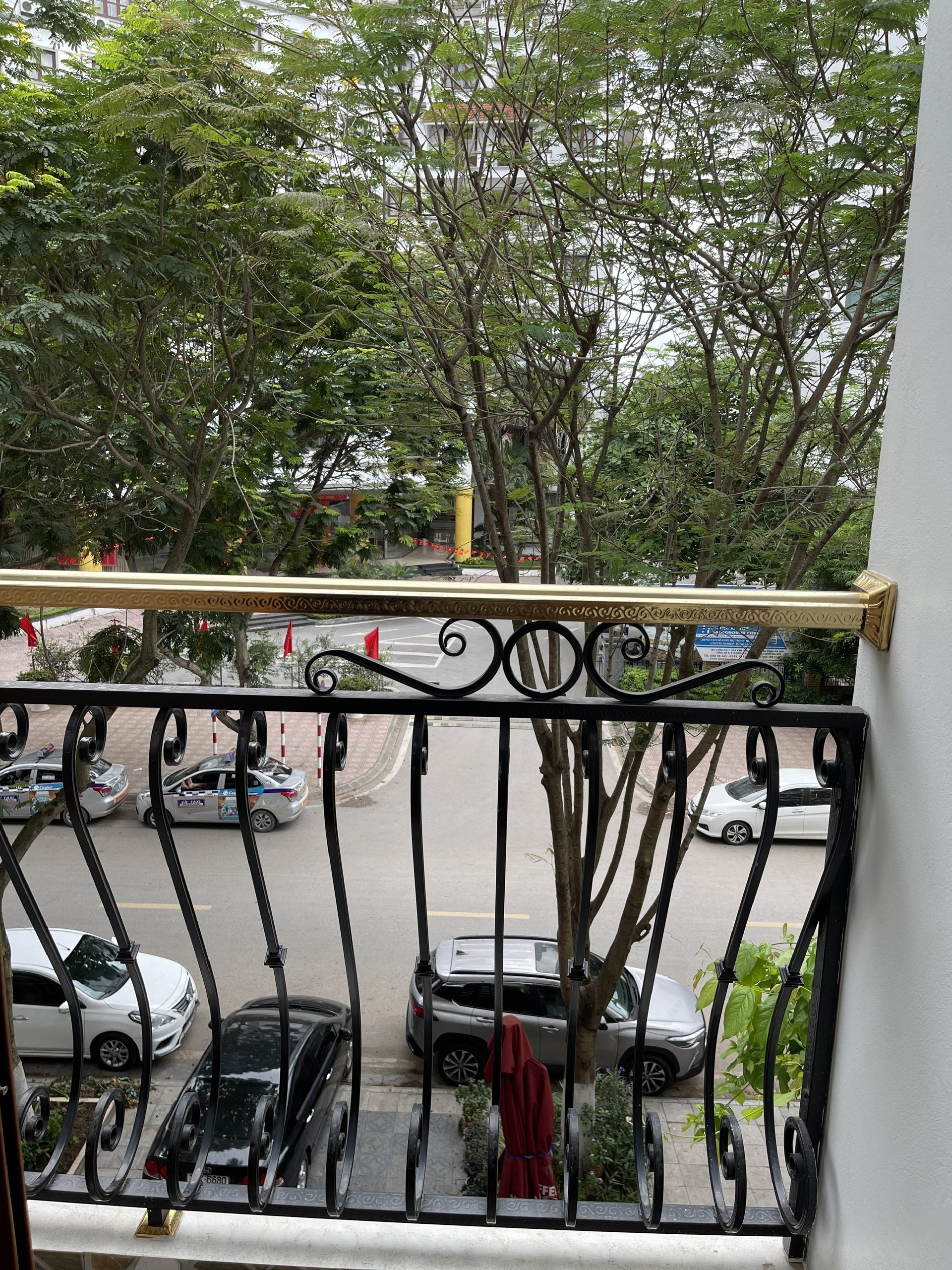 Cho thuê Căn hộ Apartment 1N,1K Full đồ, 2 thoáng tại Phố Vạn Phúc, Ba Đình. Chỉ 10tr 5