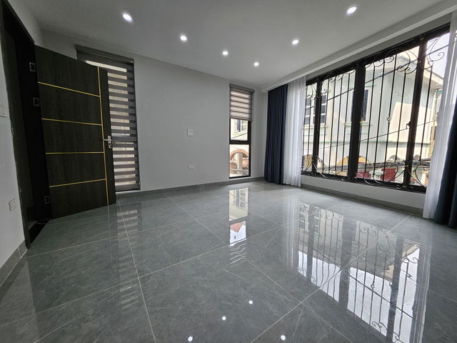 NHÀ MỚI Ô TÔ VÀO NHÀ KINH DOANH Phố Ngọc Lâm-Long Biên  39m2,X 6 tầng, MT 5m, 14 tỷ. 2