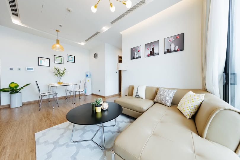 CẦN BÁN GẤP căn 3 ngủ tại Vinhomes D’Capitale - View ôm trọn hồ 2