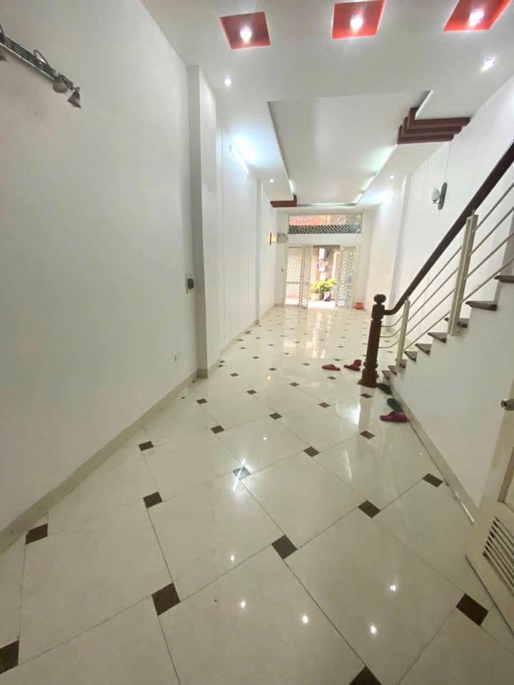 ĐÁC ĐỊA THANH XUÂN - Ô TÔ ĐỖ CỬA,VÀO NHÀ - -KINH DOANH VIP - PHỐ NGUYỄN VĂN TRỖI - 16 TỶ 3