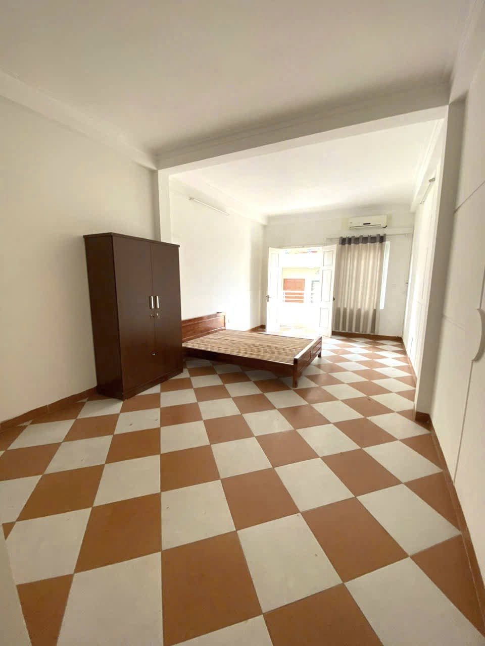 ĐÁC ĐỊA THANH XUÂN - Ô TÔ ĐỖ CỬA,VÀO NHÀ - -KINH DOANH VIP - PHỐ NGUYỄN VĂN TRỖI - 16 TỶ 5