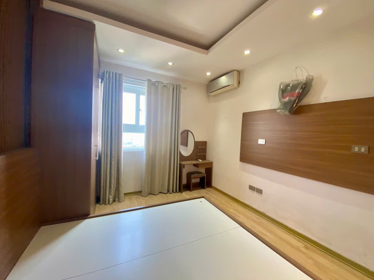 Cần bán gấp căn hộ 2 ngủ full nội thất, hướng Đông Nam giá rẻ nhất KDT Thanh Hà Mường Thanh 5