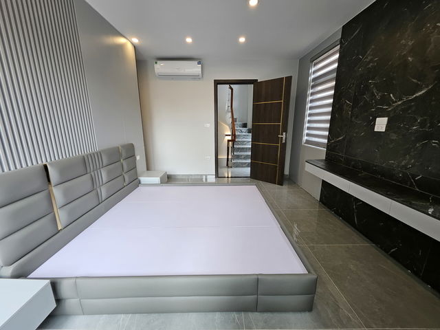 NHÀ MỚI Ô TÔ VÀO NHÀ KINH DOANH Phố Ngọc Lâm-Long Biên  39m2,X 6 tầng, MT 5m, 14 tỷ. 4