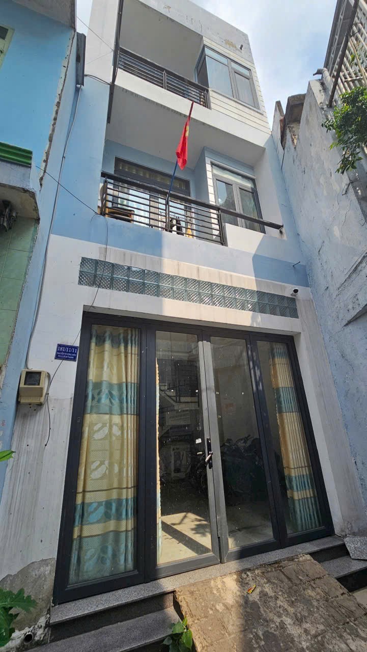 Bán tòa nhà 12 phòng tại Nguyễn Thượng Hiền, P6, ( 6.4 x 17m), 4 tầng thang máy, TN 660tr/ năm mà