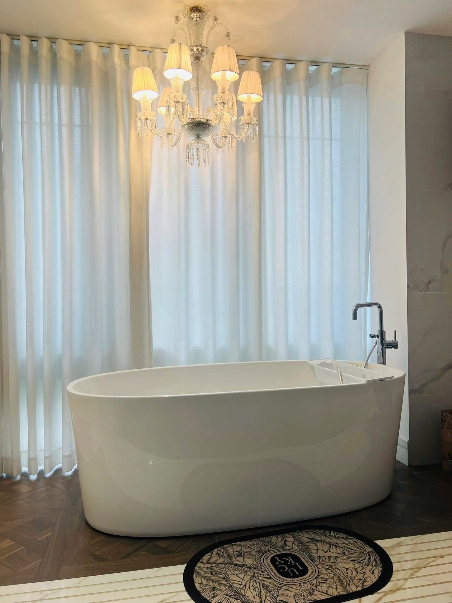 Cần bán Nhà mặt tiền Phường Phú Hữu, Quận 9, Diện tích 162m², Giá 20.5 Tỷ 9