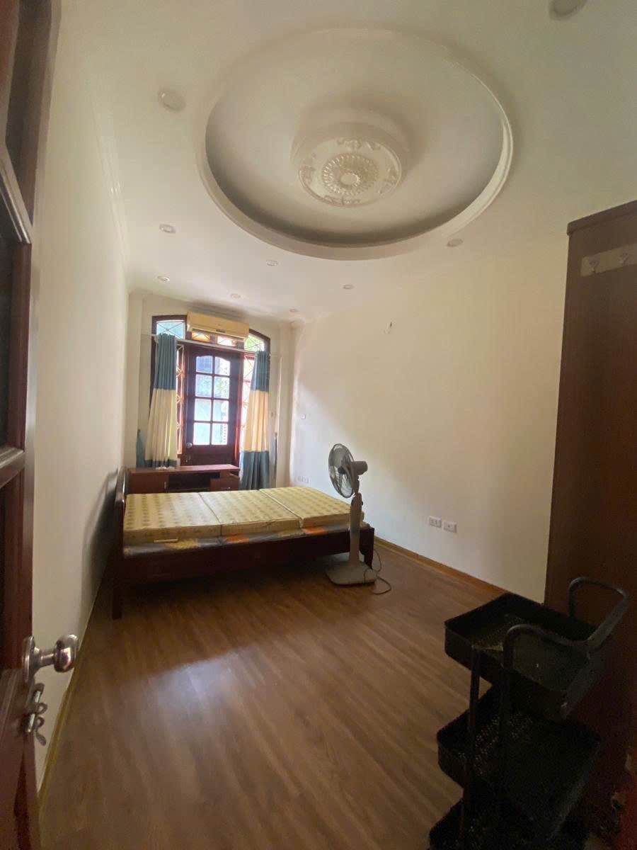 Bán nhà phố Láng Hạ - Sổ 40m x 4T tổng 4 phòng ngủ - ngõ nông nhà còn mới - Tặng lại nội thất 2
