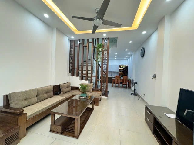 NHÀ MỚI ĐẸP - NGÕ Ô TÔ QUA NHÀ Nguyễn Văn Cừ 47M2 X 4 tầng, mặt tiền  4.1m, 10.2 tỷ Long Biên. 5
