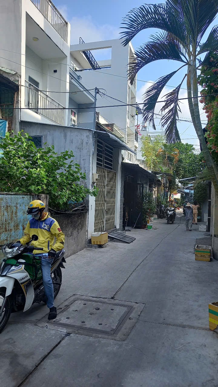 CẦN BÁN GẤP TRONG TUẦN, NHÀ DƯƠNG BÁ TRẠC P2Q8 DT: 57.8M2, 2 TẦNG, 4PN, 3WC. CHỈ 5.5 TỶ. 2
