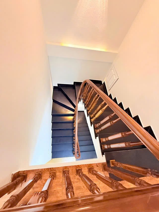 NHÀ MỚI LÔ GÓC Ô TÔ ĐỖ CỬA Ngọc Thụy- Long Biên 55m2, X 4 tầng, mặt tiền   4m,8.8 tỷ. 5