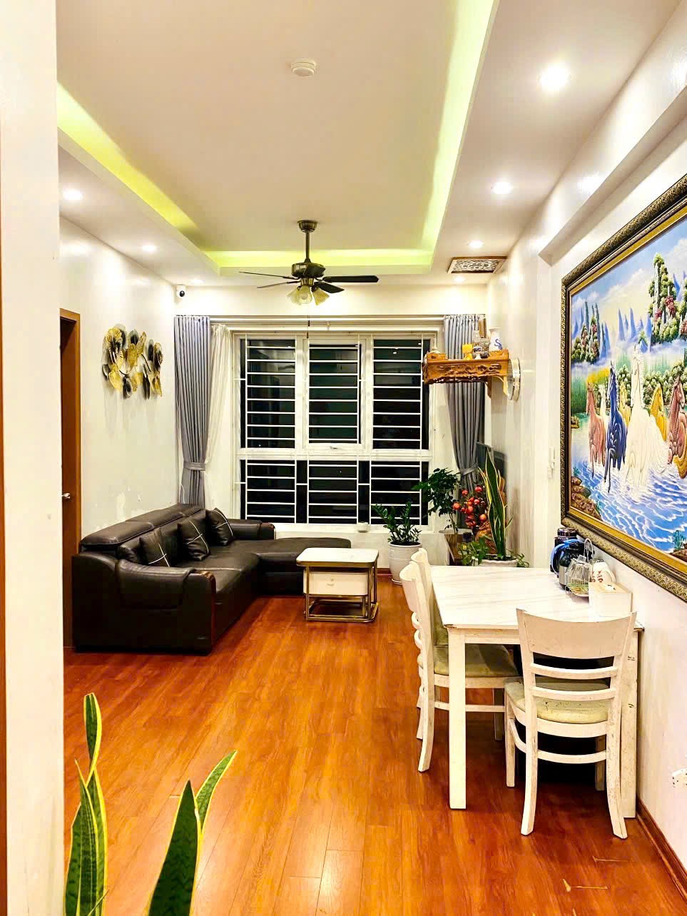 Cần bán căn hộ 2 ngủ tầng đẹp, full nội thất tại khu 3 tòa mới KDT Thanh Hà Cienco 5 3