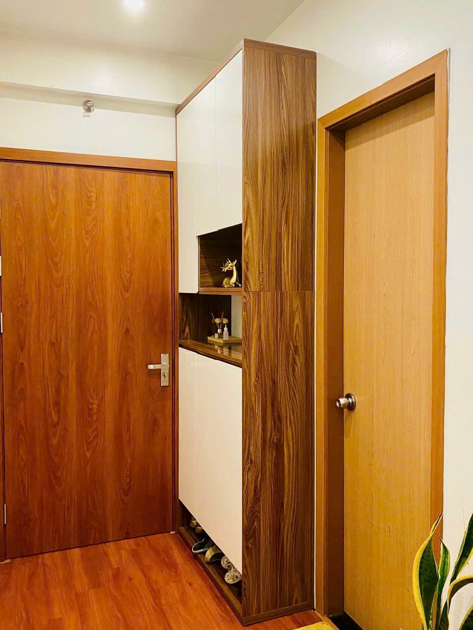 Cần bán căn hộ 2 ngủ tầng đẹp, full nội thất tại khu 3 tòa mới KDT Thanh Hà Cienco 5 5