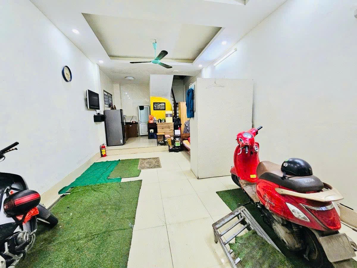 Bán nhà Đê La Thành gia đình tự xây 45m x 5 tầng 3 phòng khép kín rộng - lô góc giá 8,8 tỷ 2