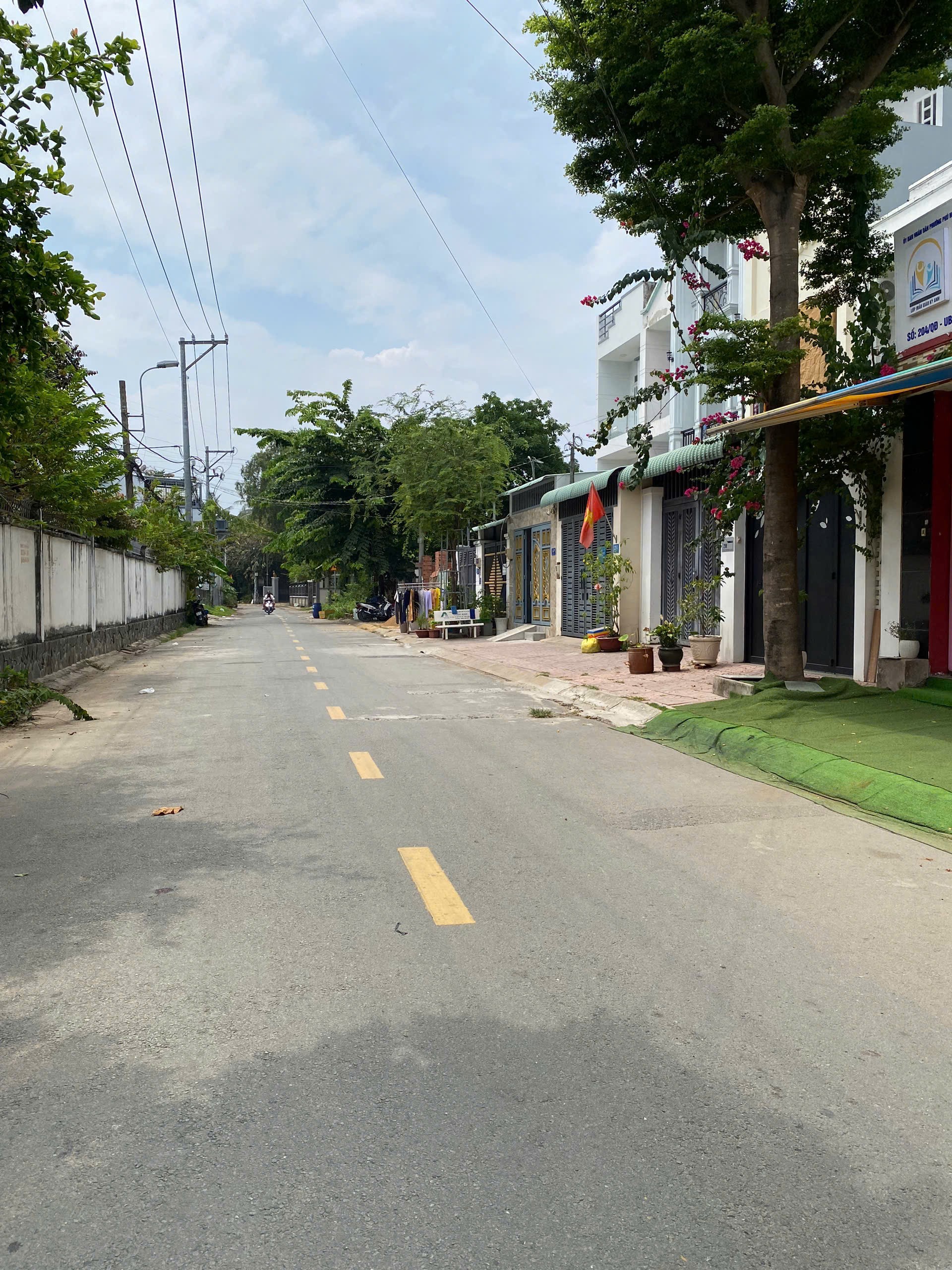 Cần bán Đất đường Bưng Ông Thoàn, Phường Phú Hữu, Diện tích 160m², Giá Thương lượng 3