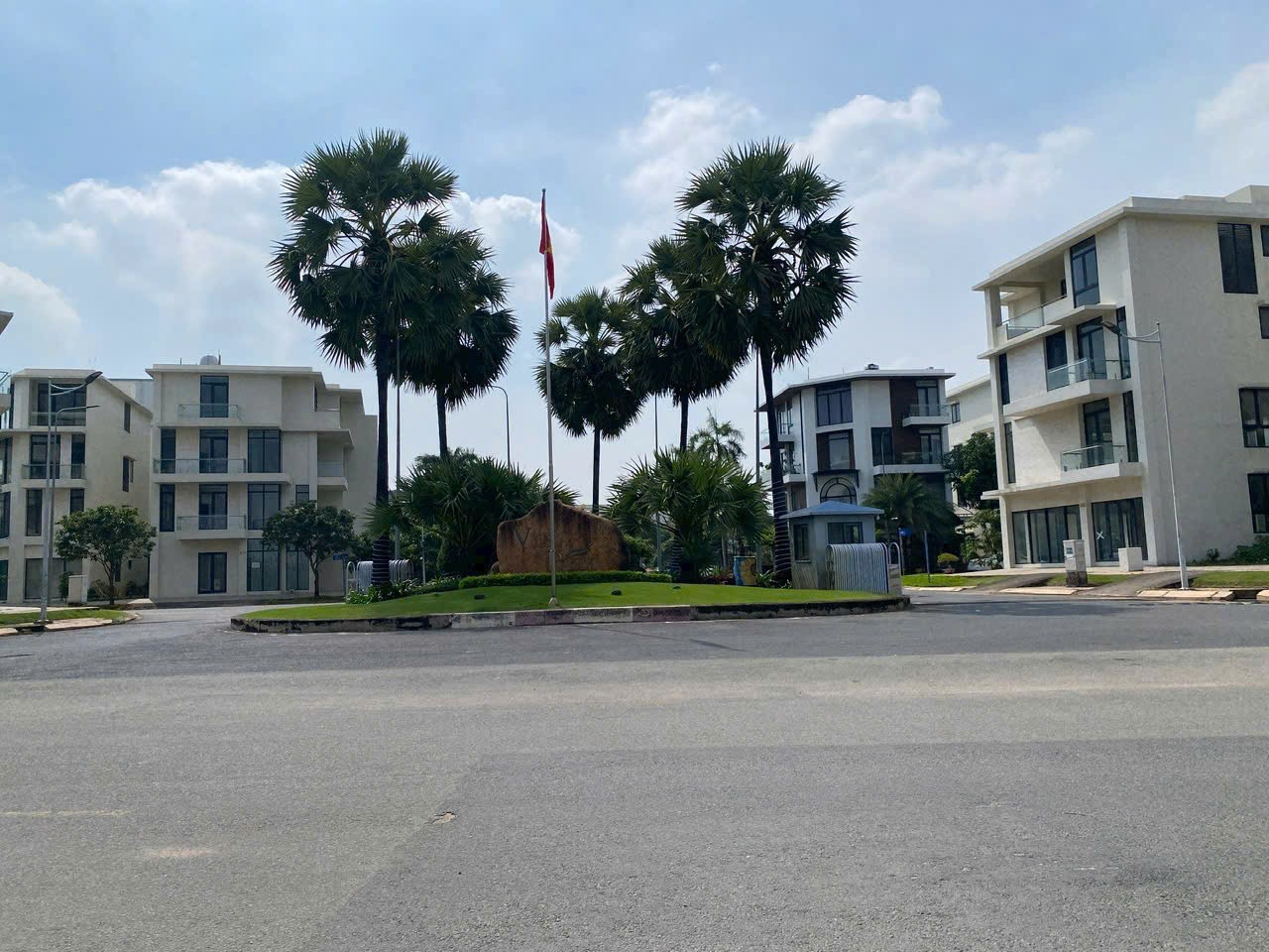 Cần bán Đất Phường Phú Hữu, Quận 9, Diện tích 99m², Giá 06.9 Tỷ 3