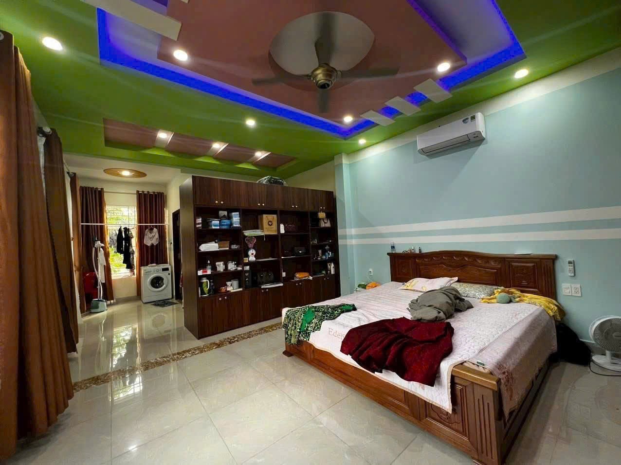 Cần bán Nhà mặt tiền Dĩ An, Bình Dương, Diện tích 100m², Giá 013.7 Tỷ 2