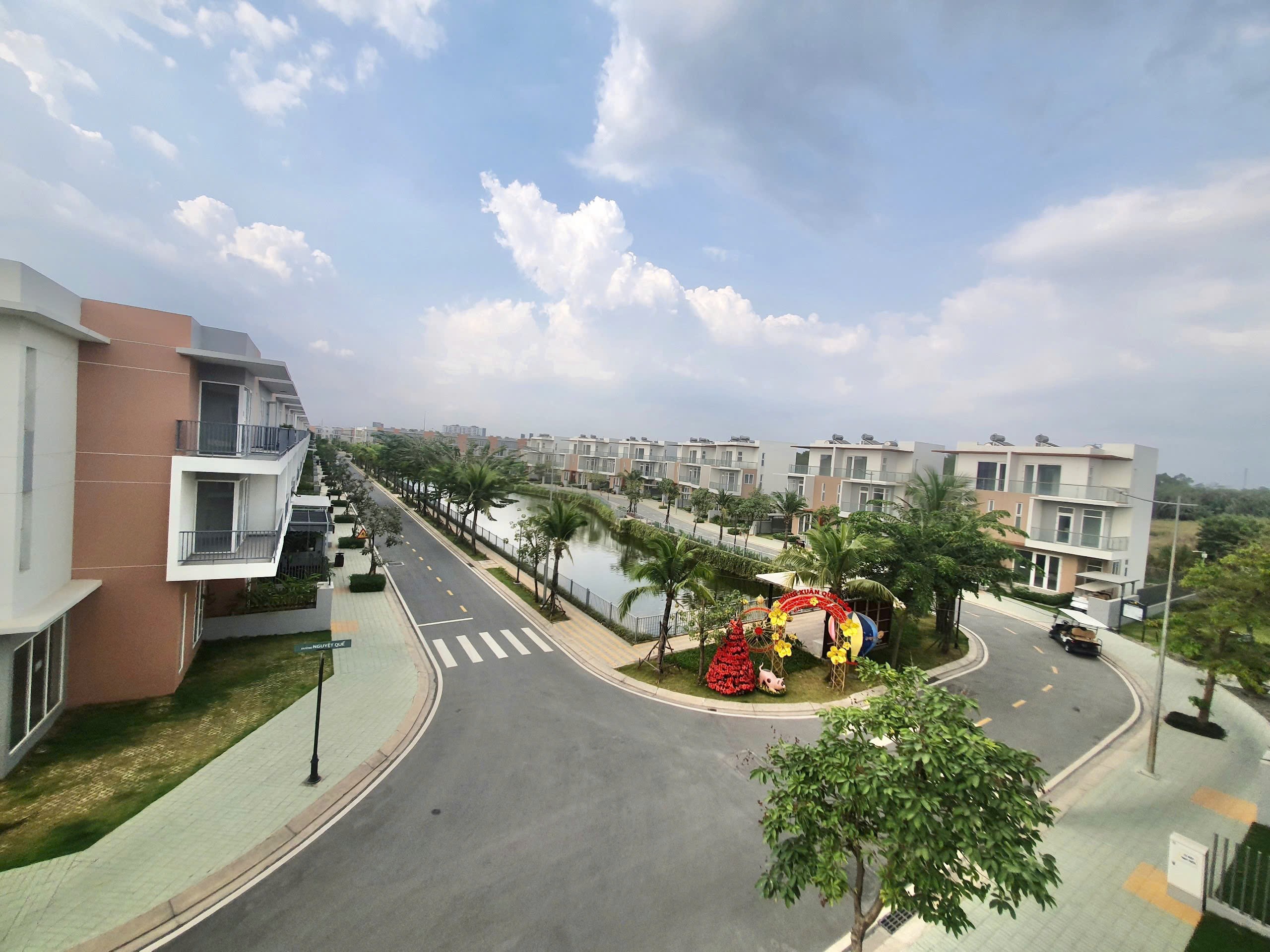 Cho thuê Nhà mặt tiền Phường Phú Hữu, Quận 9, Diện tích 162m², Giá 028 Triệu/tháng 12
