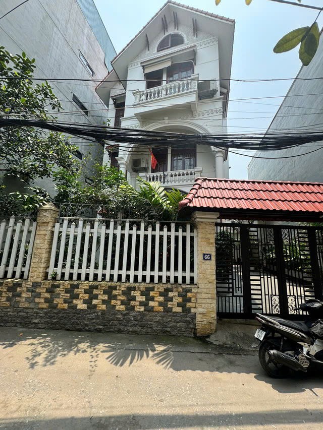NHÀ MỚI NGÕ THÔNG Ô TÔ VÀO NHÀ  Ngọc Thụy-Long Biên 200 m2,X 4 tầng, mặt tiền 12m, 25 tỷ.