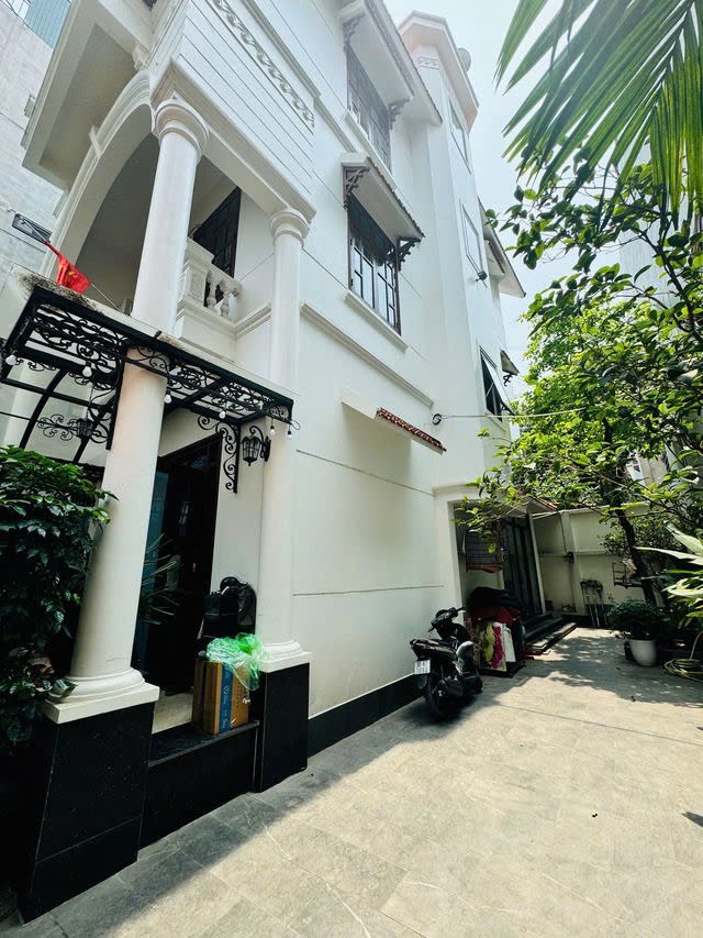 NHÀ MỚI NGÕ THÔNG Ô TÔ VÀO NHÀ  Ngọc Thụy-Long Biên 200 m2,X 4 tầng, mặt tiền 12m, 25 tỷ. 2