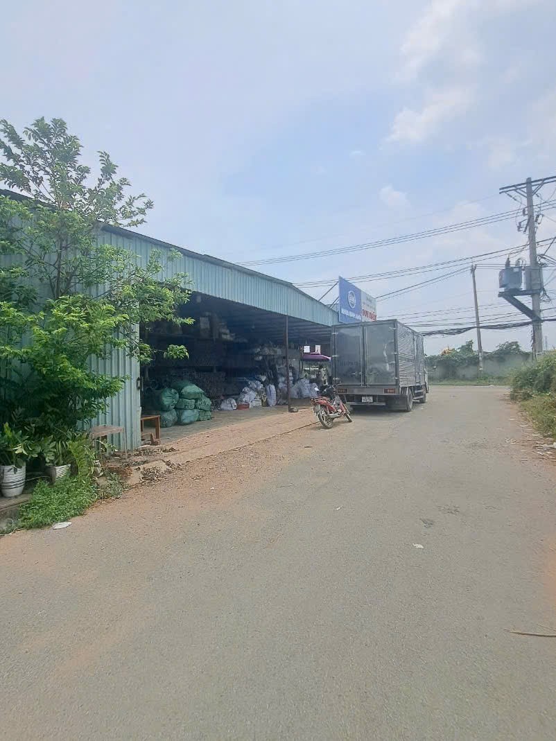 HÀNG HIẾM, 2 mặt tiền, Sát Vinhome Quận 9, DT 88m2 ( 6.4 x 15) chỉ 4 ty nhỉnh 3