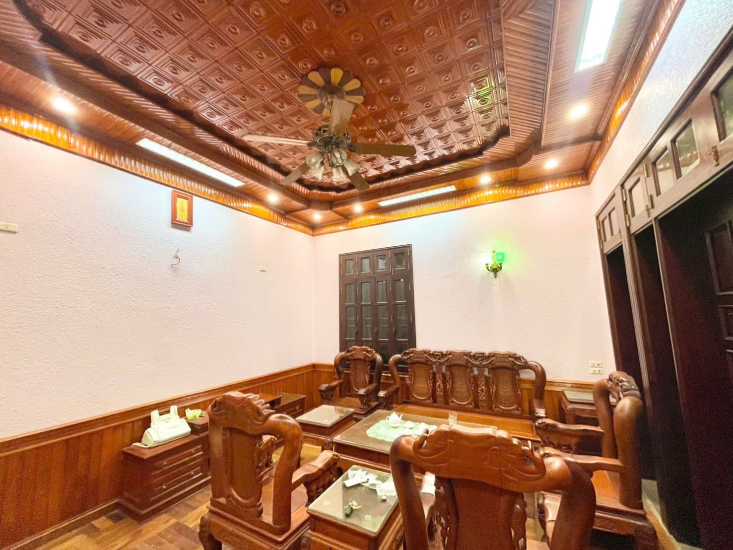 Bán căn nhà mặt phố khu Đông Nam Cường, TP Hải Dương, 70m2, mt 10m, 3.5 tầng, 3 ngủ 2