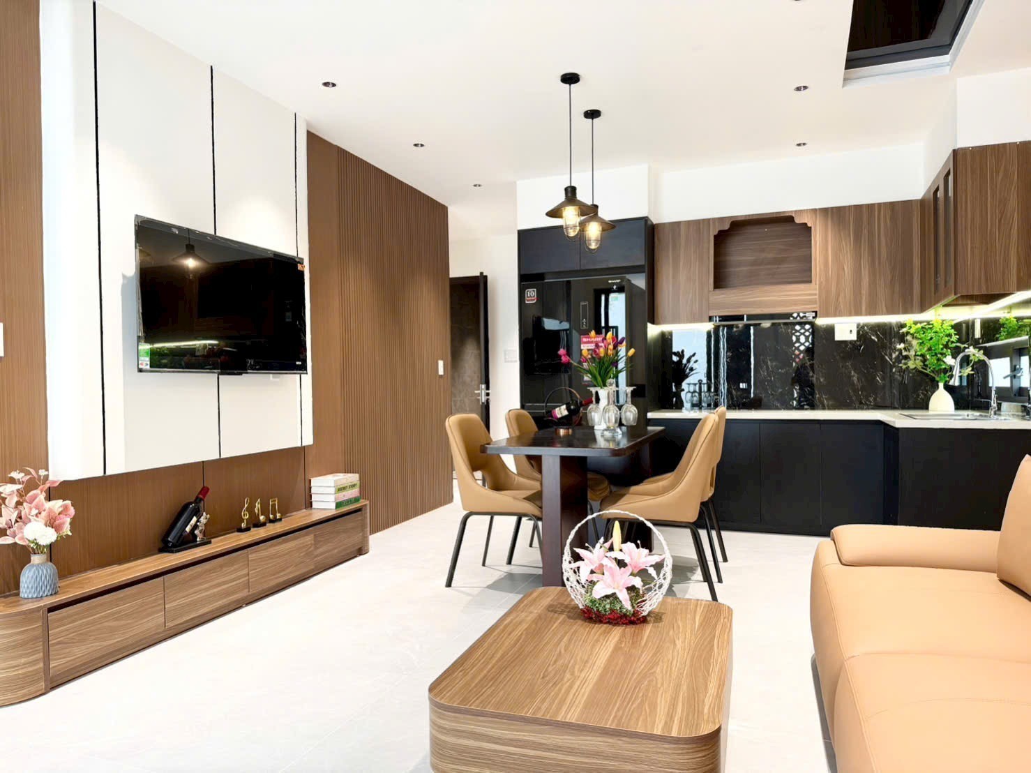 Nhà lô góc mặt tiền Nguyễn Thiếp, 103m2, giá 17,5 tỷ, gần sông Hàn, sát Euro Village