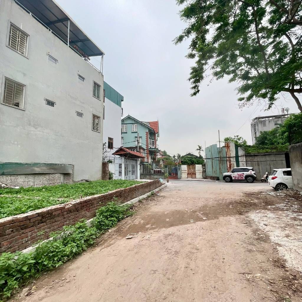 Bán đất ngõ 437 Ngọc Thuỵ 62m oto vào đất chỉ hơn 9 tỷ còn tl