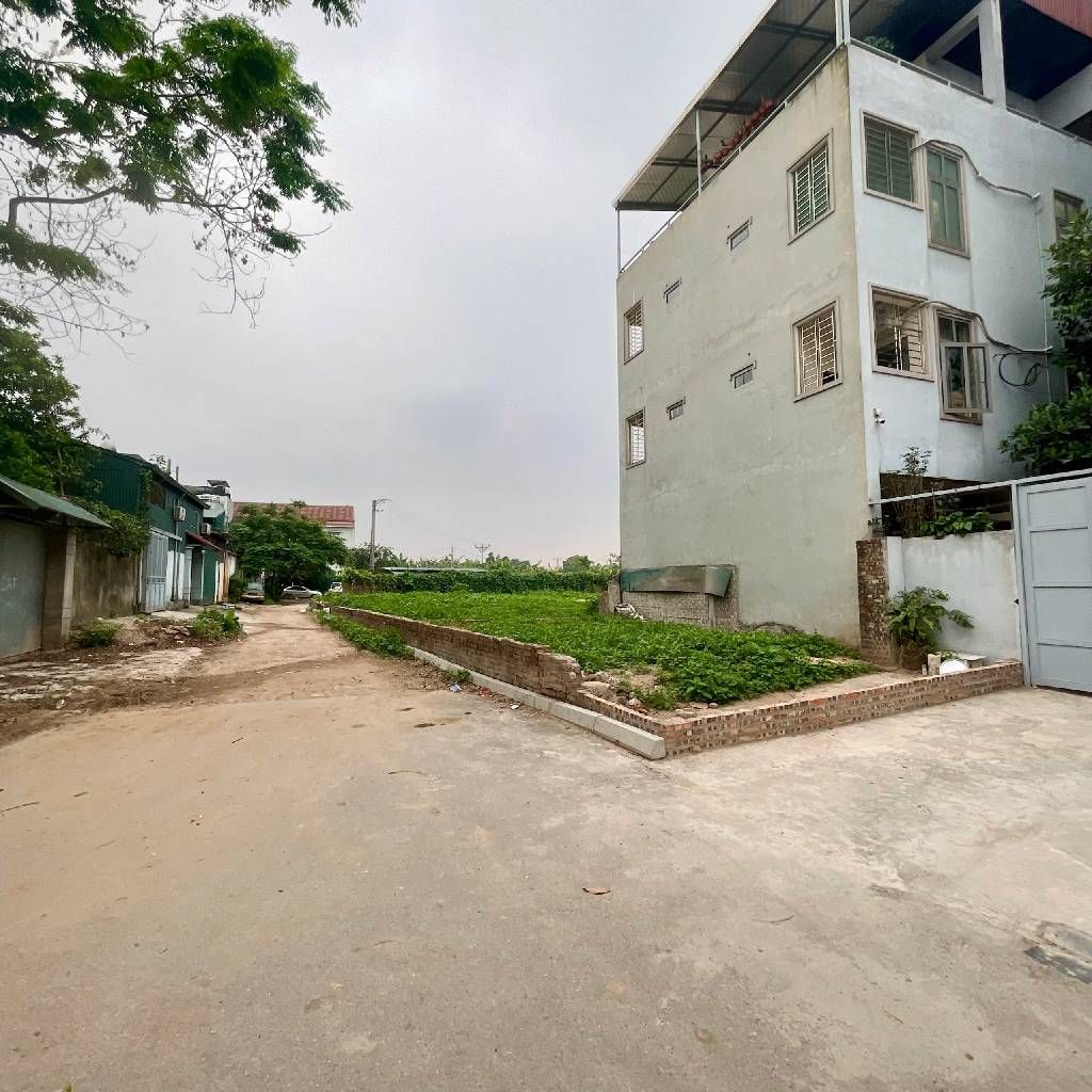 Bán đất ngõ 437 Ngọc Thuỵ 62m oto vào đất chỉ hơn 9 tỷ còn tl 2