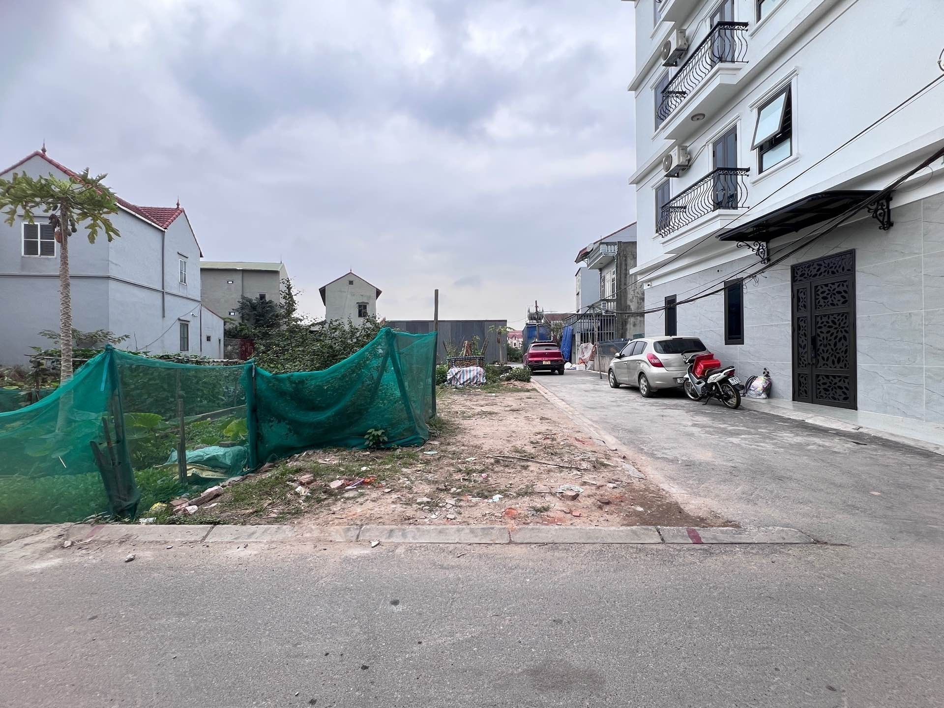 Cần bán lô góc 58,3m2 đất mặt đường Lê Xá, Bát Tràng. Đường thông ô tô 7 chỗ, ngay cạnh Công Viên 3