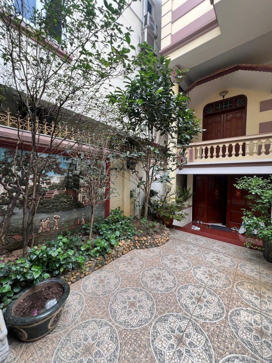 BÁN NHÀ SIÊU ĐẦU TƯ PHỐ CẦU GIẤY – NGUYỄN VĂN HUYÊN, DT 225M2, 4 TẦNG, MT 7.6M, GIÁ 56 TỶ