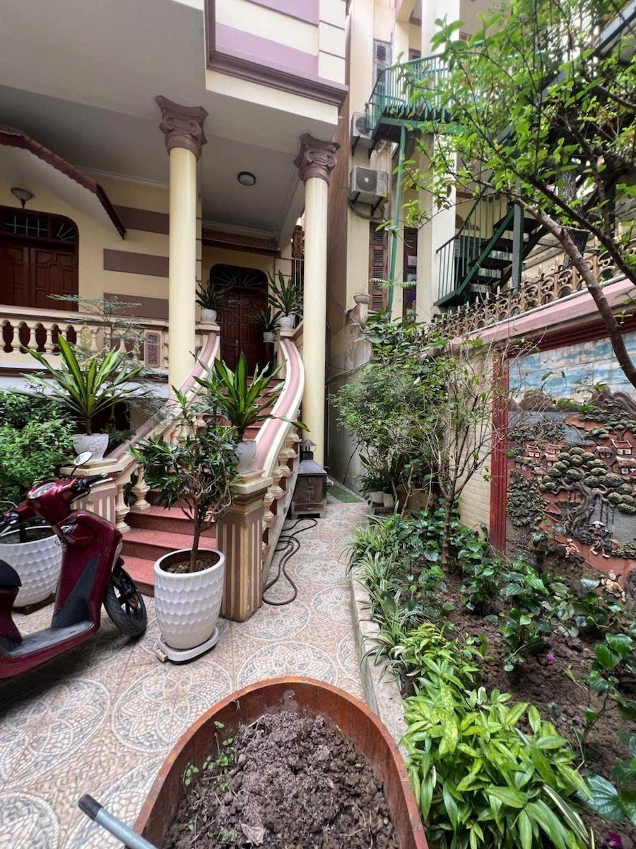 BÁN NHÀ SIÊU ĐẦU TƯ PHỐ CẦU GIẤY – NGUYỄN VĂN HUYÊN, DT 225M2, 4 TẦNG, MT 7.6M, GIÁ 56 TỶ 4