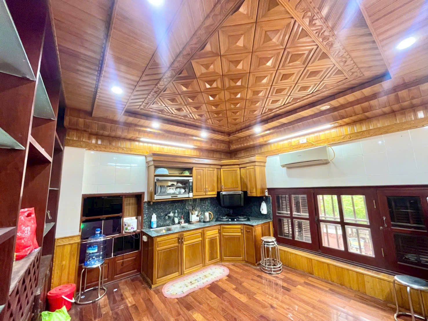 Bán căn nhà mặt phố khu Đông Nam Cường, TP Hải Dương, 70m2, mt 10m, 3.5 tầng, 3 ngủ 3