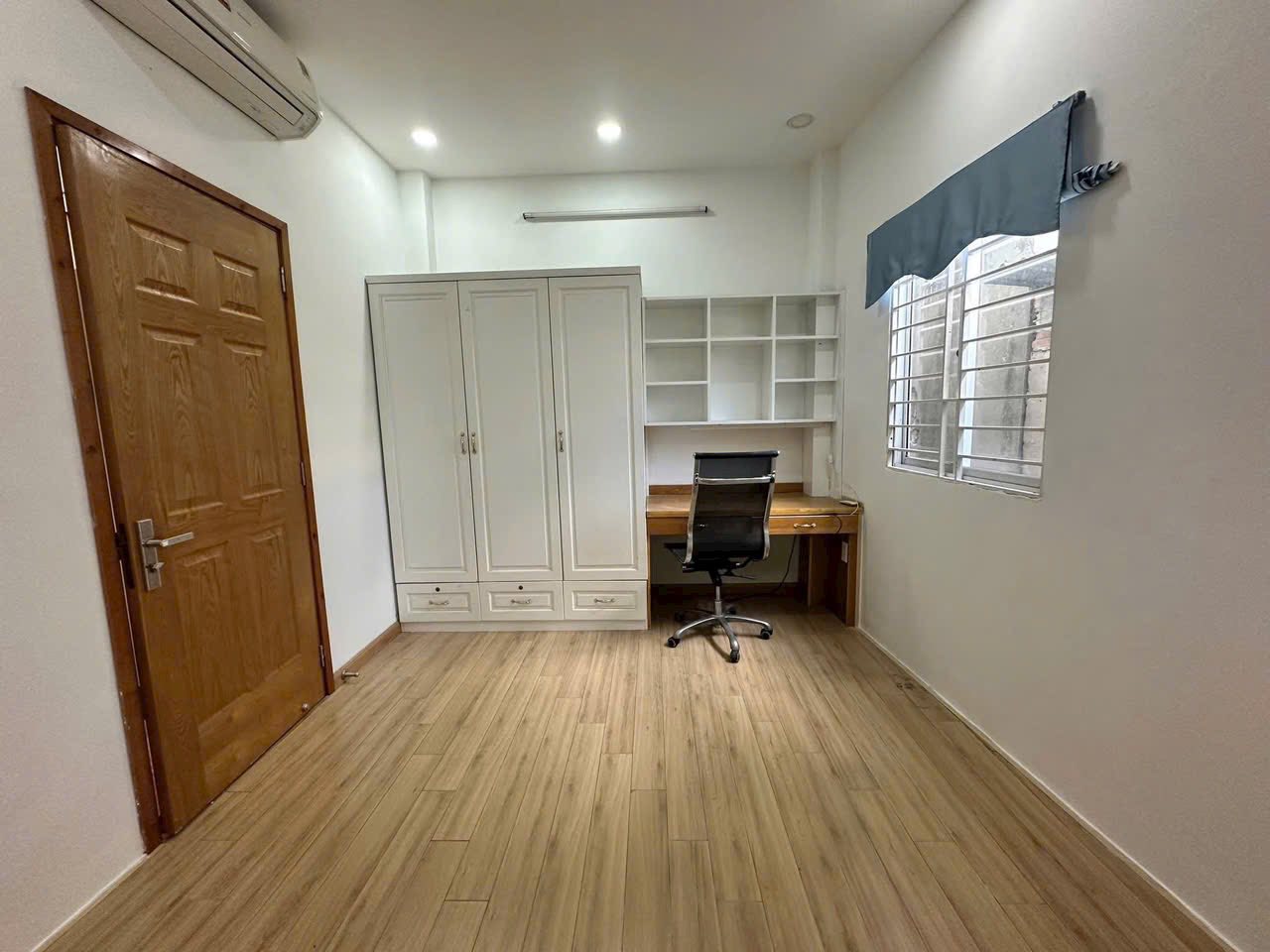 Cho thuê nhà mặt tiền ngay đại học Luật đối diện Chợ Bình Triệu 4.5m x 18m trêt 3 lâu 2