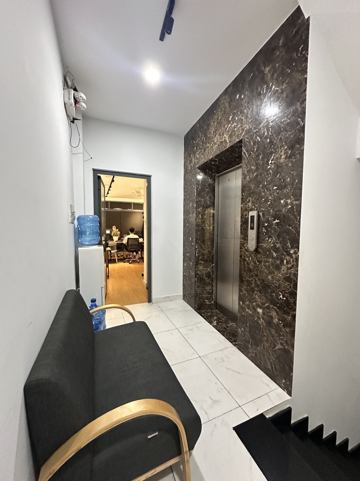 TÒA NHÀ LÊ VĂN DUYỆT 80m2 - 7 TẦNG THANG MÁY - SÁT Q1 - DOANH THU 55TR/THÁNG 11