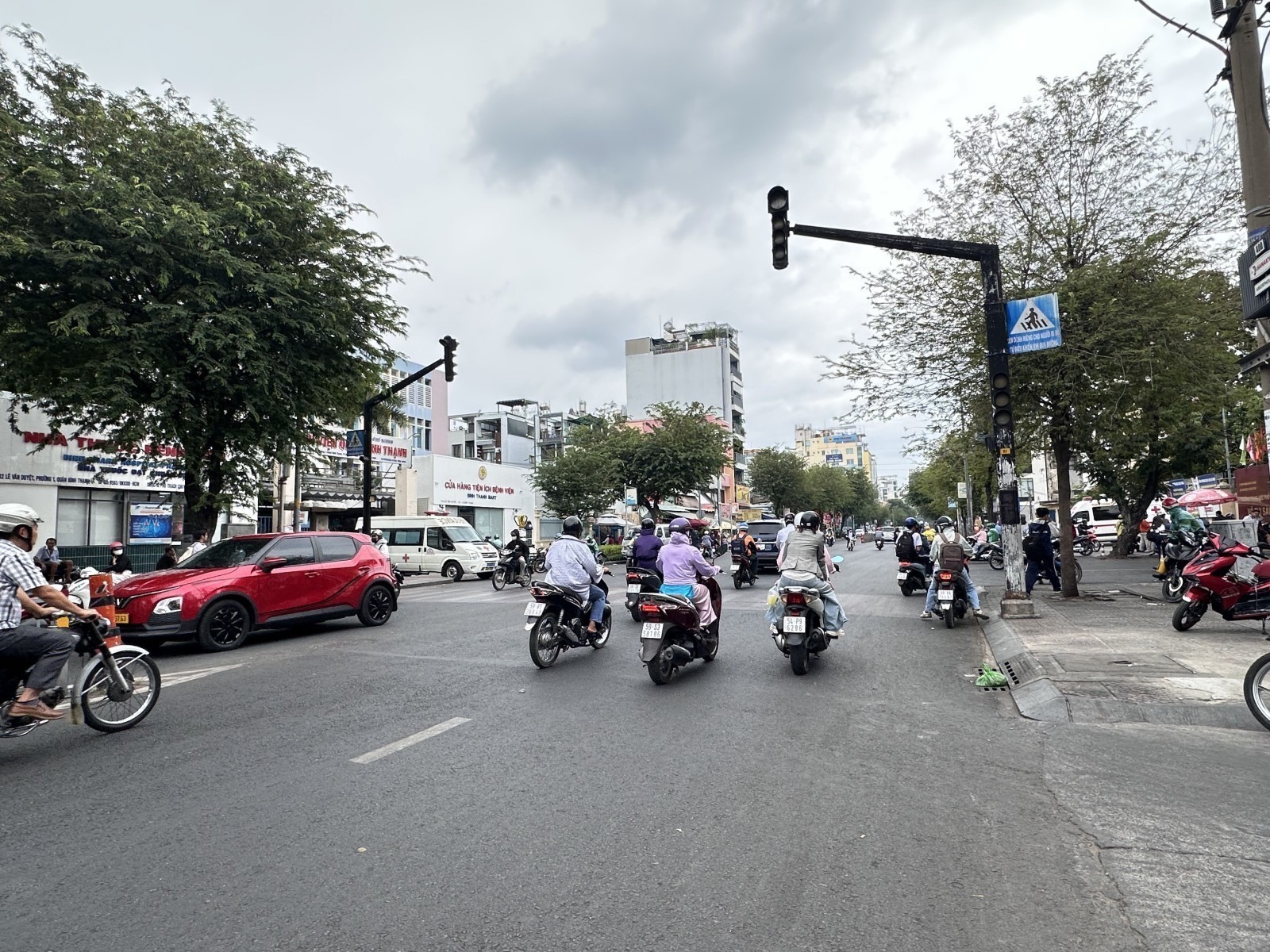 TÒA NHÀ LÊ VĂN DUYỆT 80m2 - 7 TẦNG THANG MÁY - SÁT Q1 - DOANH THU 55TR/THÁNG 4