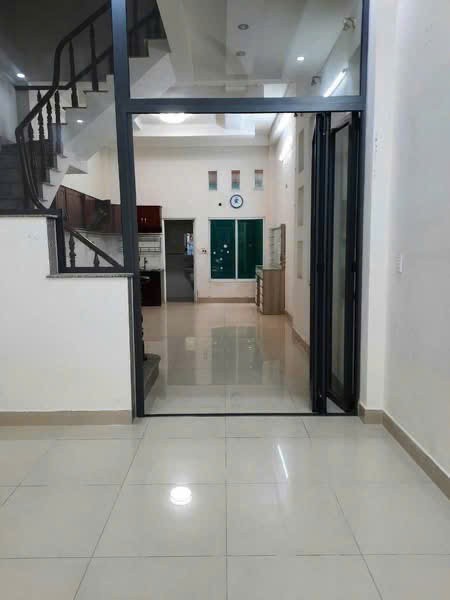 NHÀ NGUYÊN CĂN NGAY ĐƯỜNG SỐ 35 THÔNG RA CHỢ HIÊP BINH 5M x 18M TRET 1LAU 2PN GIÁ 11TR 2