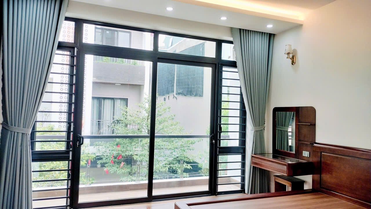 Bán nhà 4 tầng thang máy đẹp, KĐT An Phú, ph Lê Thanh Nghị, TP HD, 67.5m2, 4 ngủ, gara oto 4