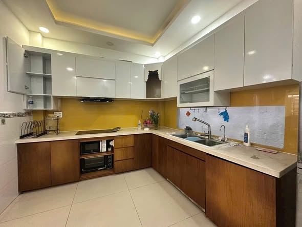Cho thuê nhà mặt tiền ngay đại học Luật đối diện Chợ Bình Triệu 4.5m x 18m trêt 3 lâu 3