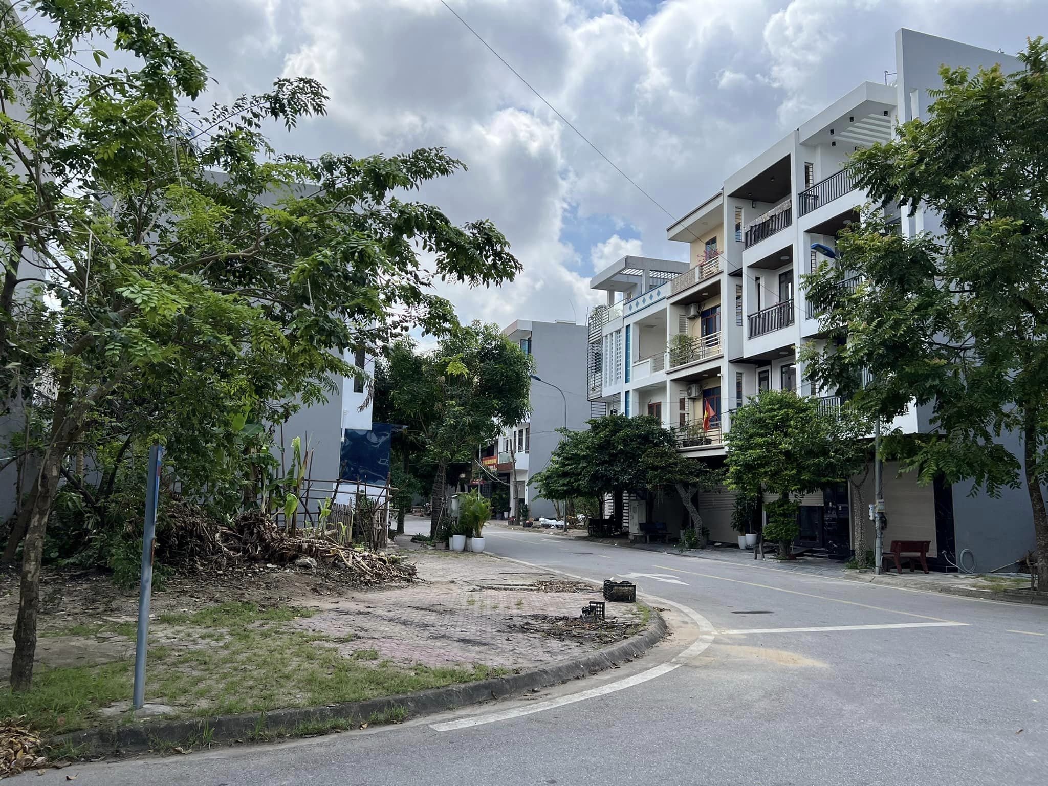 Bán lô đất nhà vườn KĐT Tuệ Tĩnh, ph Cẩm Thượng, TP HD, 128.9m2, 2 mặt đường, 7.x tỷ 3