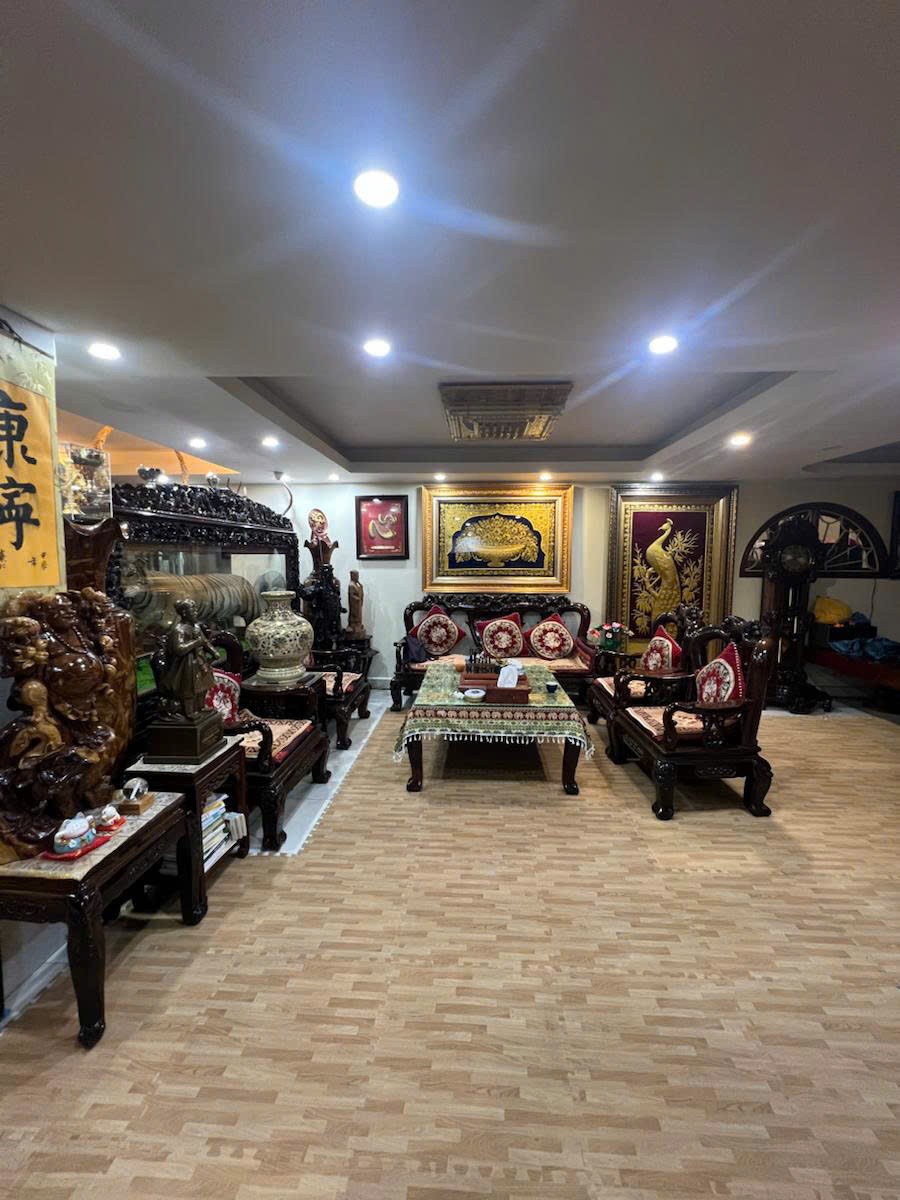 BÁN NHÀ SIÊU ĐẦU TƯ PHỐ CẦU GIẤY – NGUYỄN VĂN HUYÊN, DT 225M2, 4 TẦNG, MT 7.6M, GIÁ 56 TỶ 6