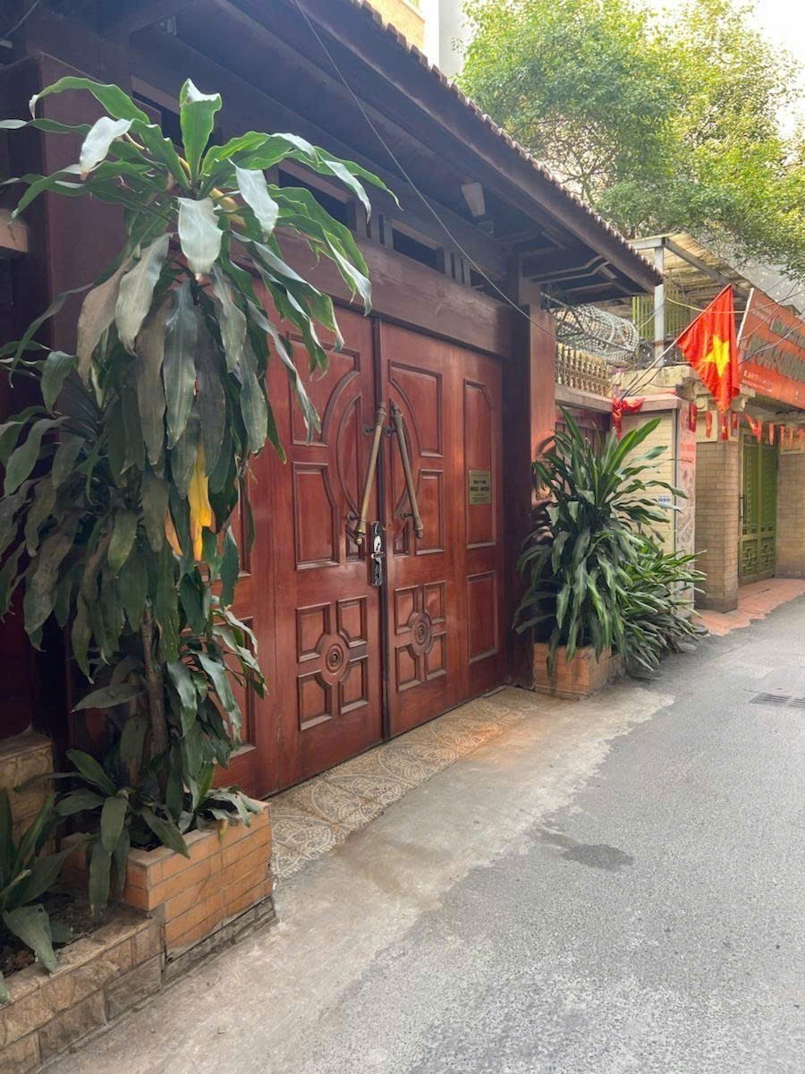 BÁN NHÀ SIÊU ĐẦU TƯ PHỐ CẦU GIẤY – NGUYỄN VĂN HUYÊN, DT 225M2, 4 TẦNG, MT 7.6M, GIÁ 56 TỶ 7