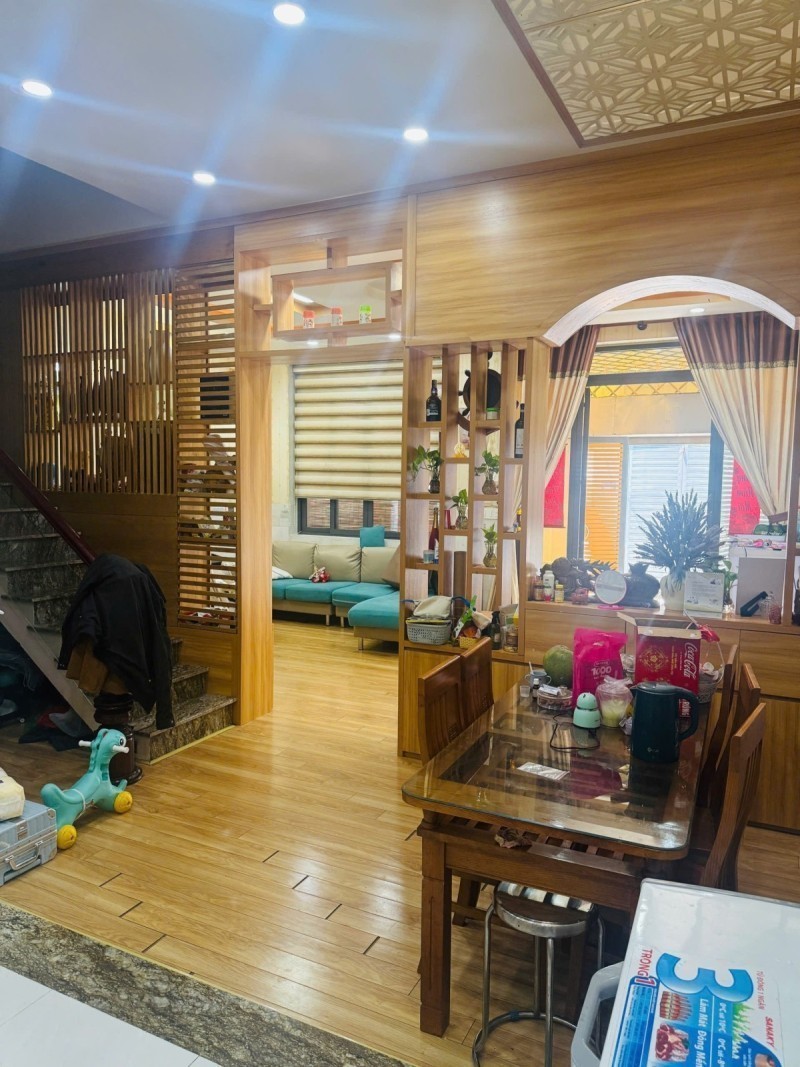 Bán nhà đường Đình Phong Phú, Q9, Thủ Đức, TP HCM. DT - 80m2, 3 tầng. Giá 7.15  tỷ, SHR.