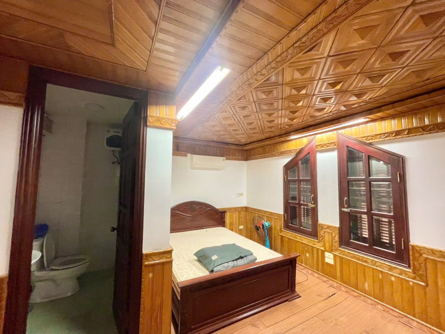 Bán căn nhà mặt phố khu Đông Nam Cường, TP Hải Dương, 70m2, mt 10m, 3.5 tầng, 3 ngủ 5