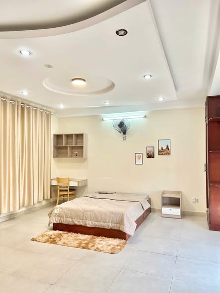 Cho thuê nhà mặt tiền ngay đại học Luật đối diện Chợ Bình Triệu 4.5m x 18m trêt 3 lâu 4