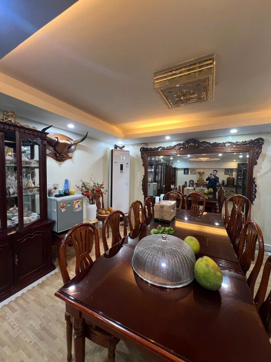 BÁN NHÀ SIÊU ĐẦU TƯ PHỐ CẦU GIẤY – NGUYỄN VĂN HUYÊN, DT 225M2, 4 TẦNG, MT 7.6M, GIÁ 56 TỶ 11