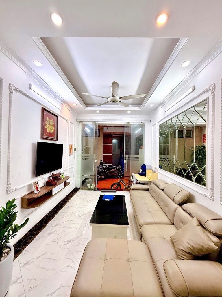 Cần bán Nhà mặt tiền đường Ngõ Gốc Đề, Phường Mai Động, Diện tích 32m², Giá 8.35 Tỷ 2