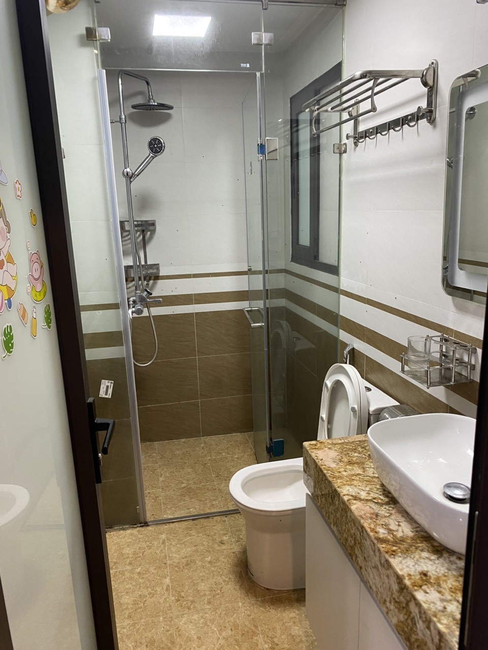 Cho thuê căn hộ Phố Trích Sài, Tây Hồ, tầng cao view thoáng 1 phút đi bộ tới hồ, gần phố đi bộ. Chỉ 5