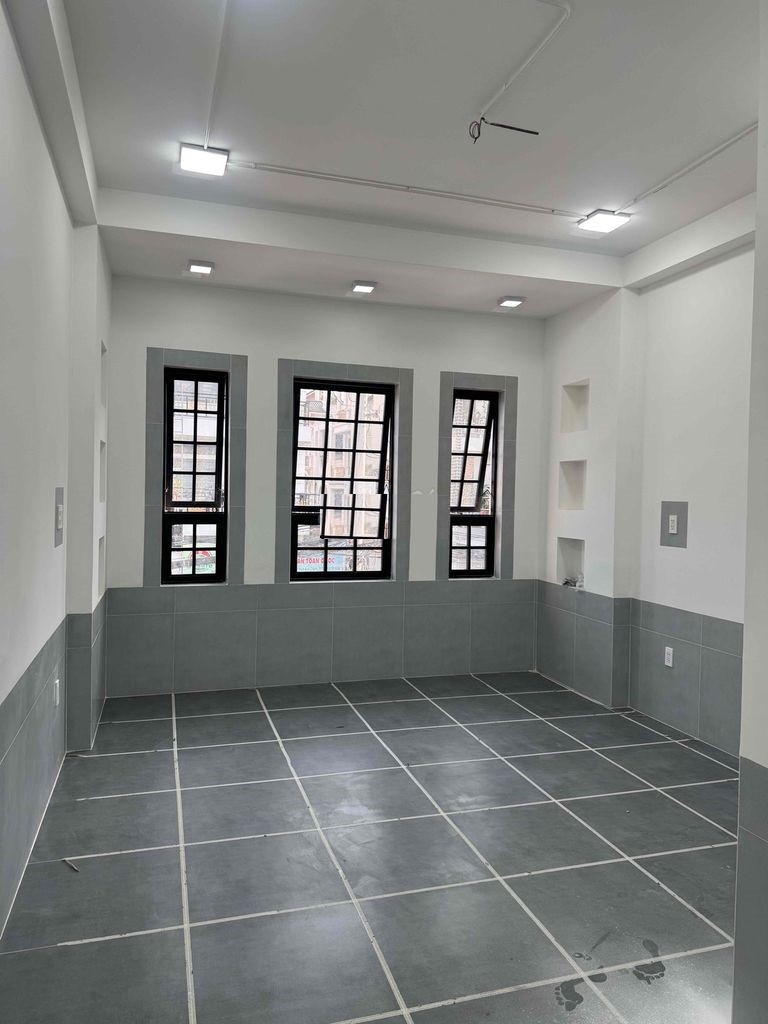 NGUYÊN CĂN MẶT TIỀN ĐƯỜNG 38 MỚI XÂY TRỐNG SUÔT TRỆT 2 LẦU GIÁ 20TR 5
