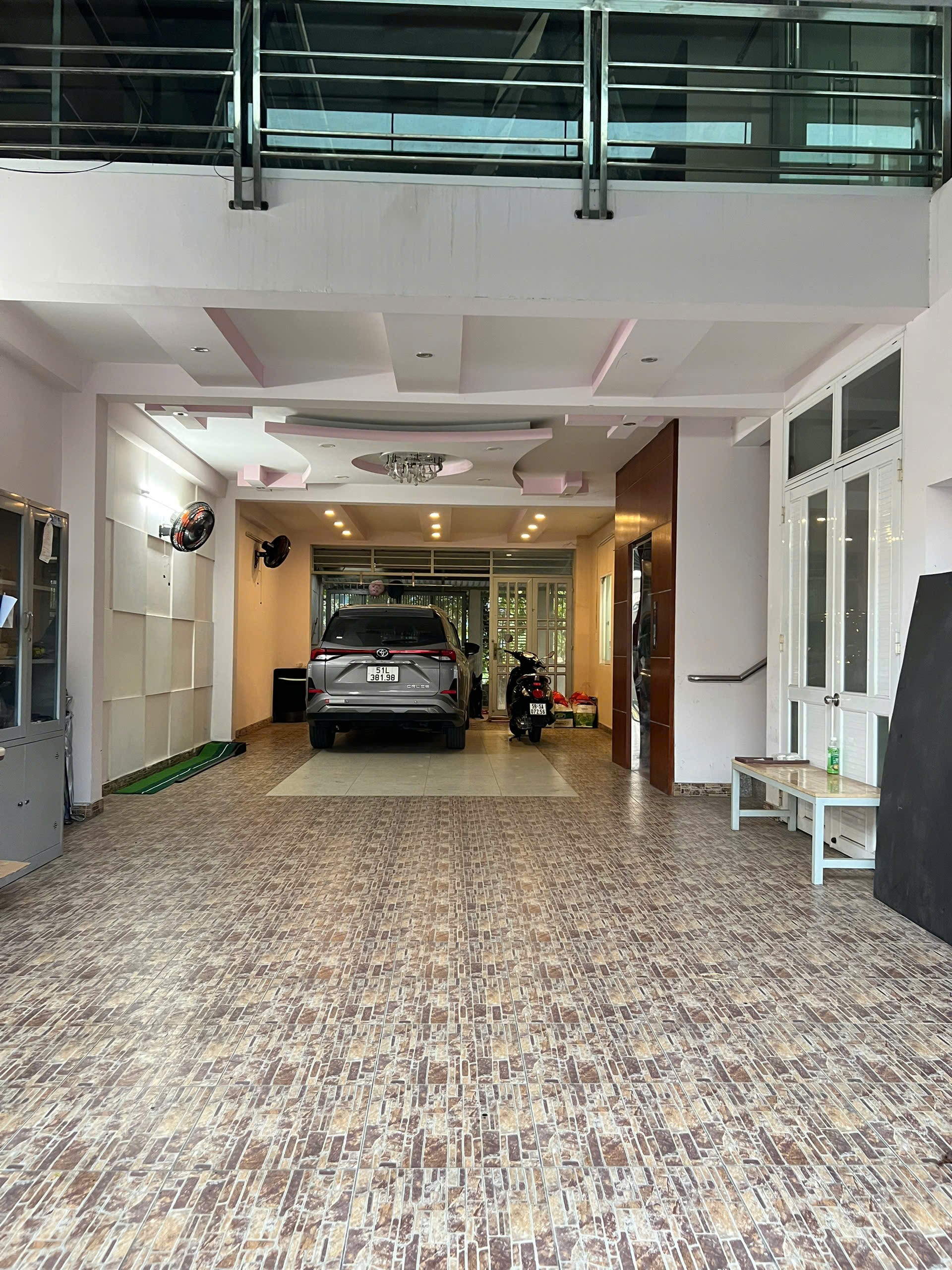 CHO THUÊ TÒA NHÀ KHU BÊN SÔNG SÁT BÊN GIGAMALL- TRET 5 LAU- DTSD 500M2,THANG MÁY,GIÁ 45TR 4