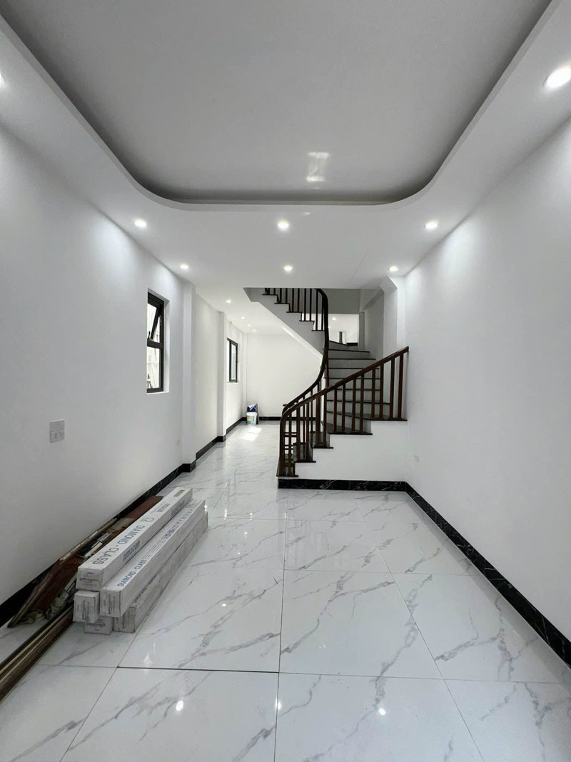 Chính chủ bán căn góc 38,6m2 nhà 5 tầng, 8 phòng ngủ tại ngõ 9 Phố Ô Cách. Dòng tiền 24tr/tháng 3